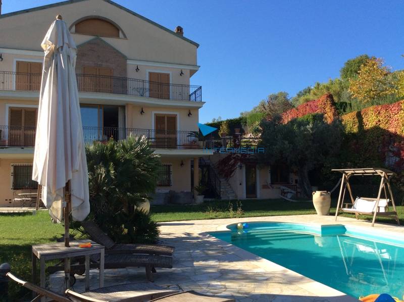 casa indipendente in vendita a Spoltore in zona Villa Raspa