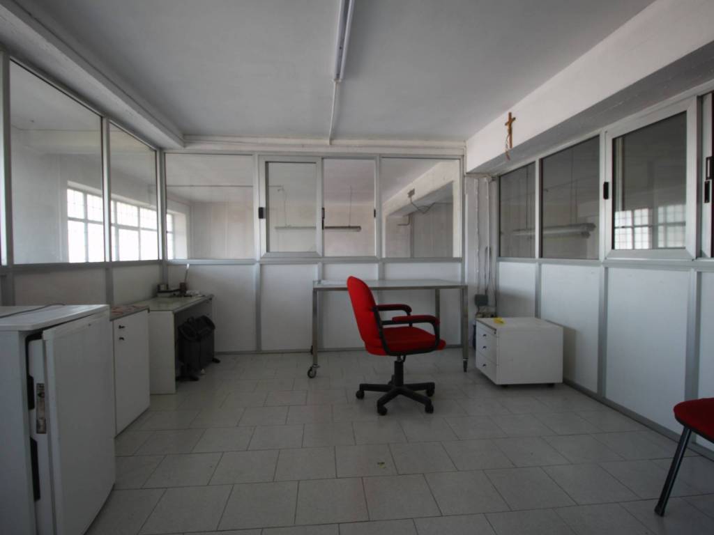 locale commerciale in vendita a Spoltore