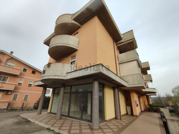 locale commerciale in vendita a Spoltore in zona Santa Teresa