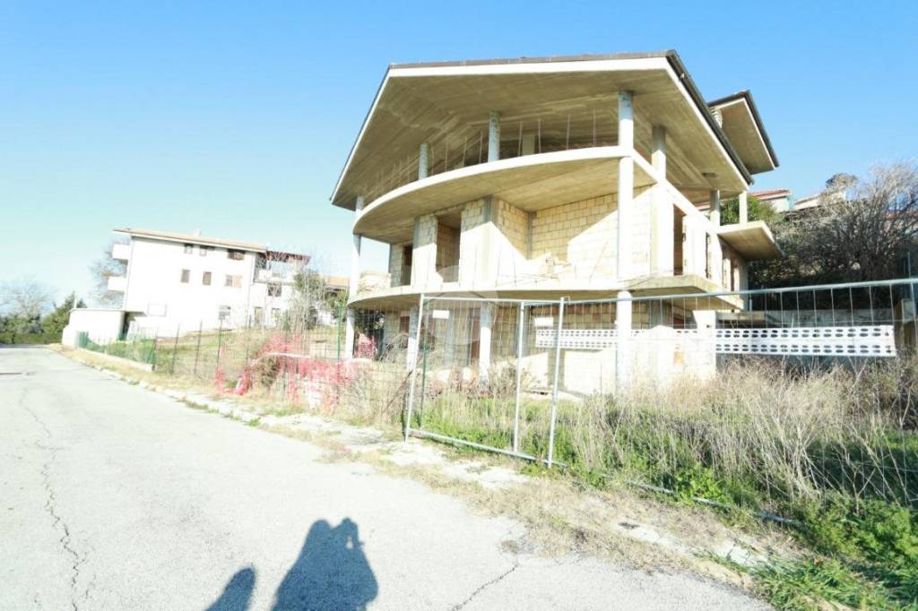 casa indipendente in vendita a Spoltore in zona Villa Santa Maria