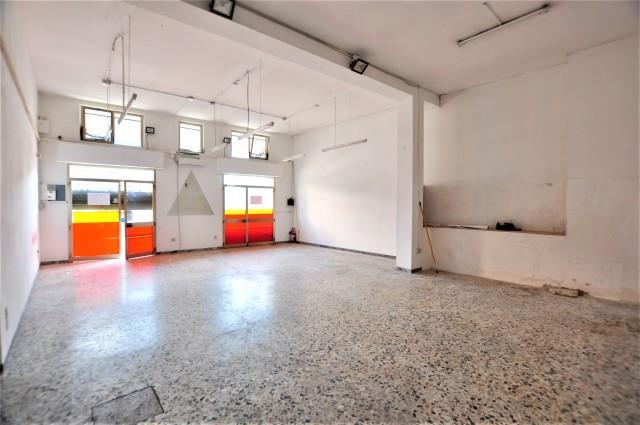 locale commerciale in vendita a Spoltore