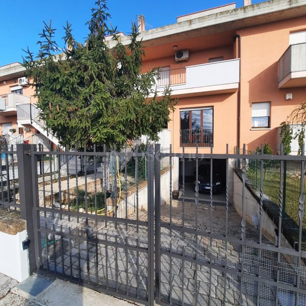 casa indipendente in vendita a Spoltore in zona Santa Teresa