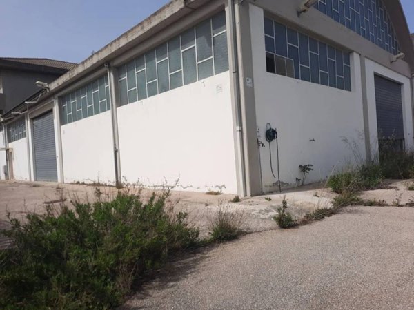 locale commerciale in vendita a Spoltore in zona Villa Raspa