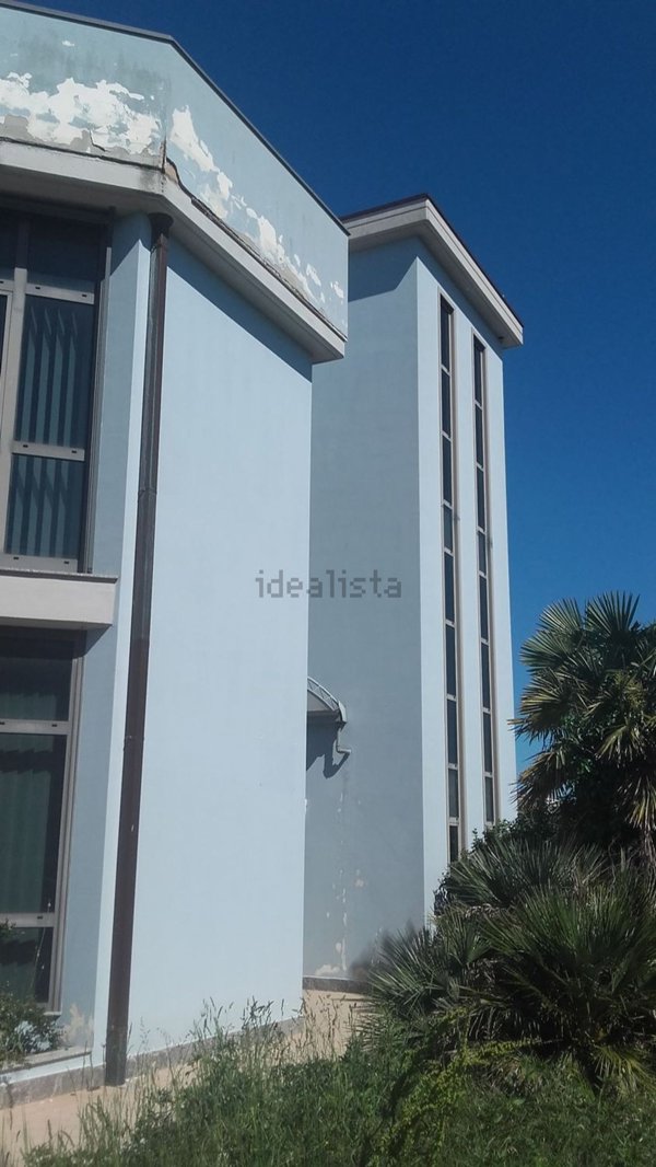 locale commerciale in vendita a Spoltore