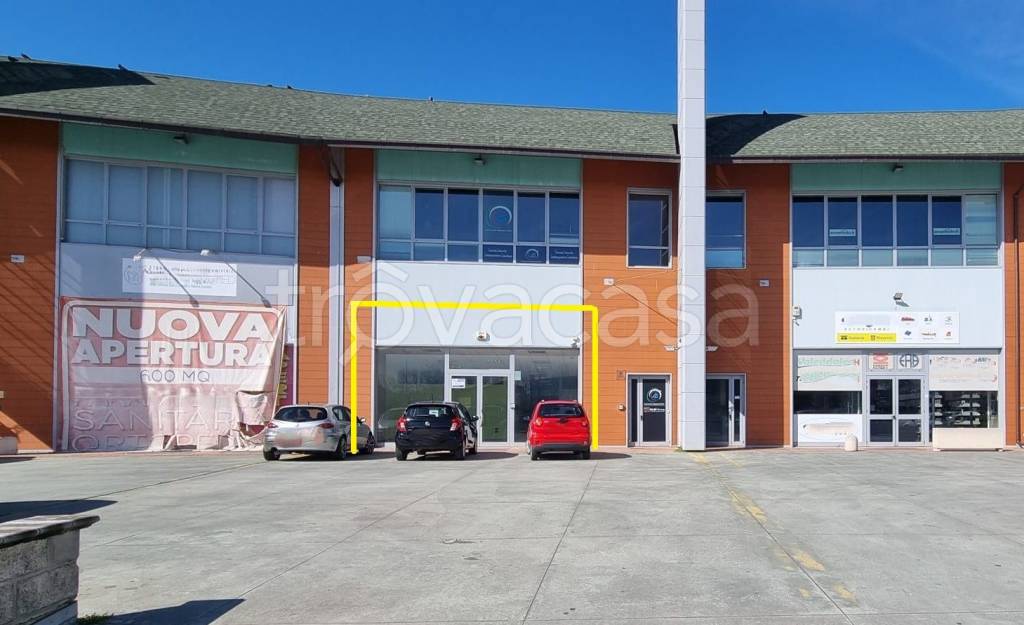 negozio in vendita a Spoltore in zona Villa Raspa