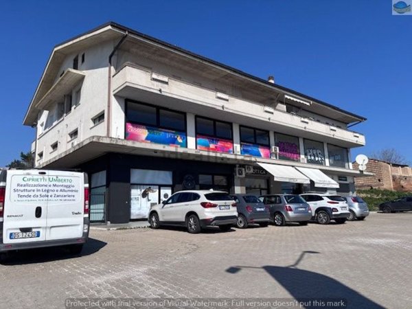 locale commerciale in vendita a Spoltore in zona Santa Teresa