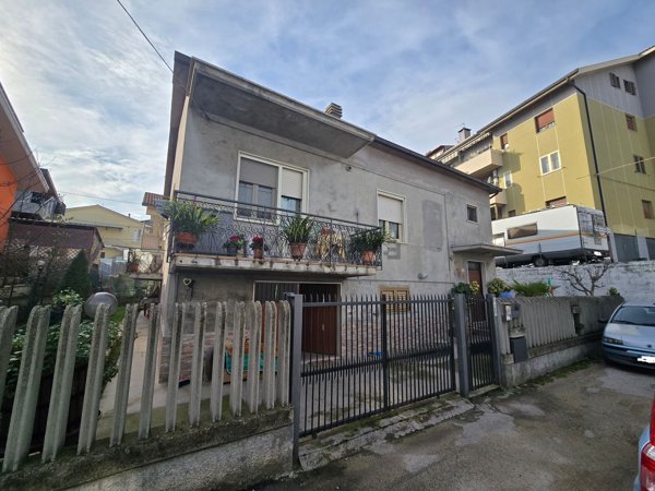 casa indipendente in vendita a Spoltore in zona Villa Raspa
