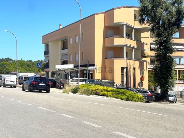 locale commerciale in vendita a Spoltore in zona Santa Teresa