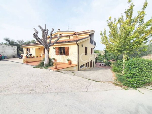 casa indipendente in vendita a Spoltore in zona Santa Lucia