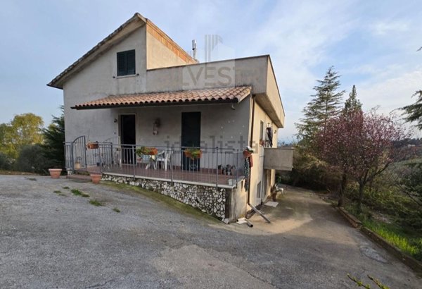casa indipendente in vendita a Spoltore in zona Santa Teresa