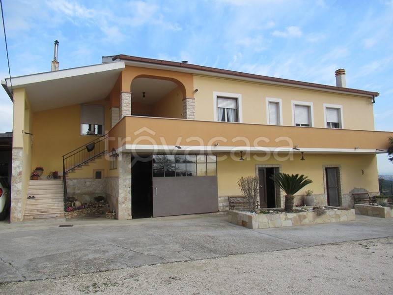 casa indipendente in vendita a Spoltore in zona Santa Lucia