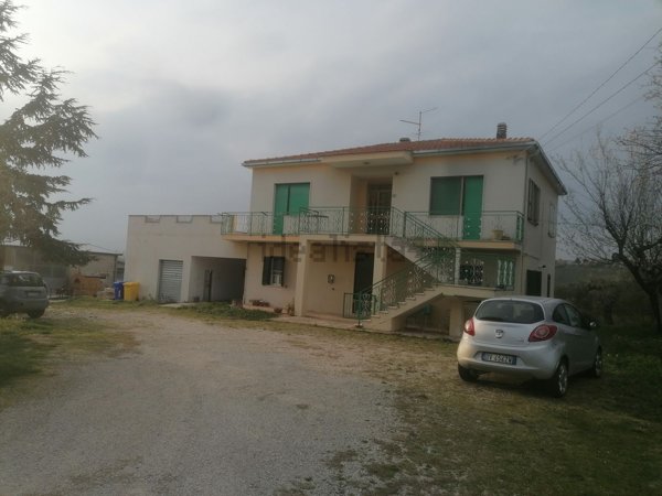 casa indipendente in vendita a Spoltore in zona Santa Teresa