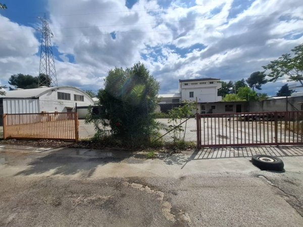 capannone in vendita a Spoltore in zona Villa Raspa