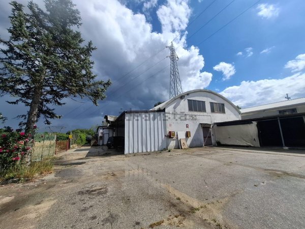 capannone in vendita a Spoltore