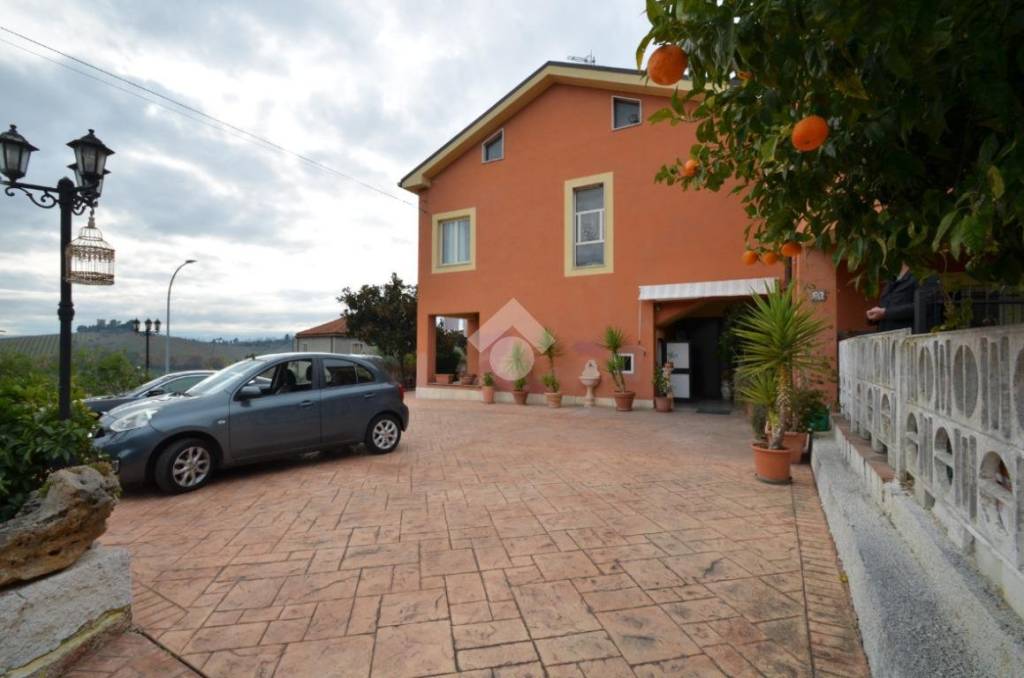 casa indipendente in vendita a Spoltore