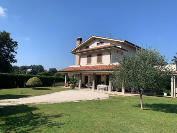 casa indipendente in vendita a Spoltore in zona Santa Teresa