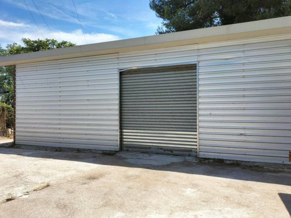 locale commerciale in vendita a Spoltore in zona Villa Raspa
