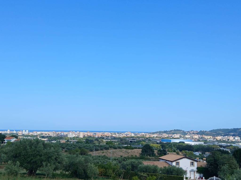 casa indipendente in vendita a Spoltore