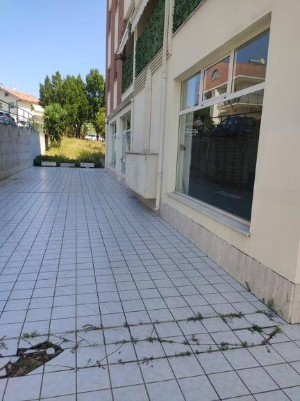 negozio in vendita a Spoltore in zona Villa Raspa