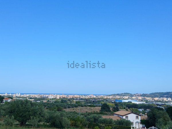 casa indipendente in vendita a Spoltore