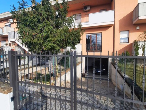 casa indipendente in vendita a Spoltore in zona Santa Teresa