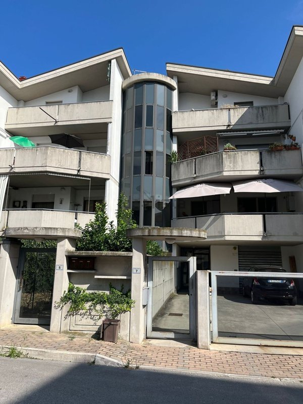 appartamento in vendita a Spoltore in zona Villa Raspa