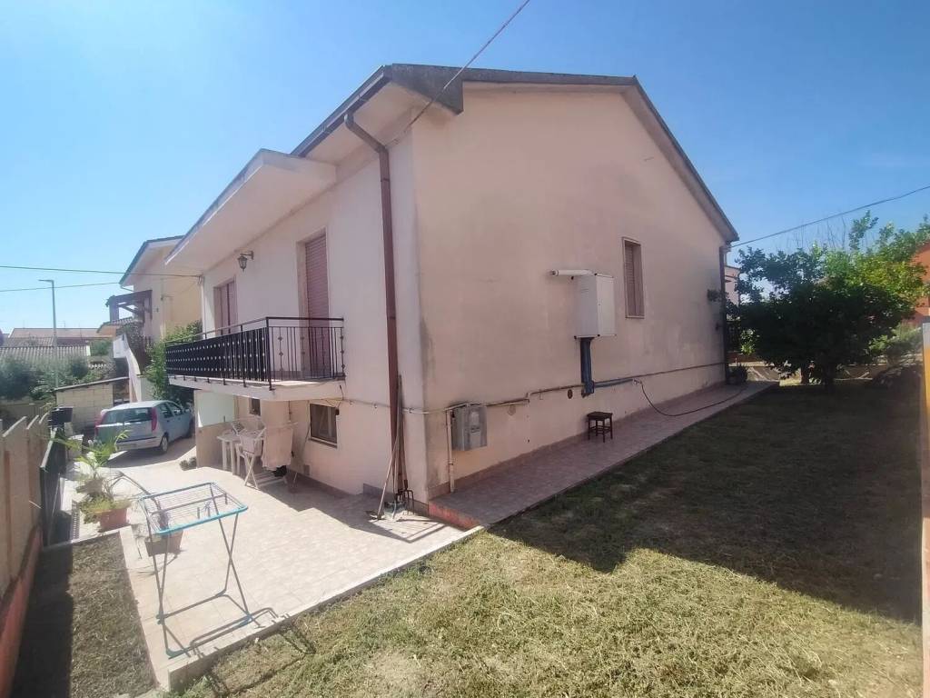 casa indipendente in vendita a Spoltore in zona Caprara d'Abruzzo