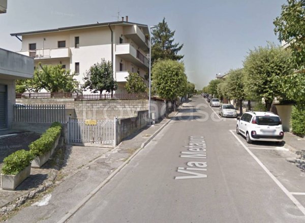 locale commerciale in vendita a Spoltore in zona Santa Teresa