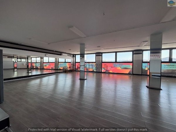 locale commerciale in vendita a Spoltore in zona Santa Teresa