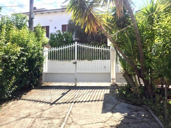 casa indipendente in vendita a Spoltore