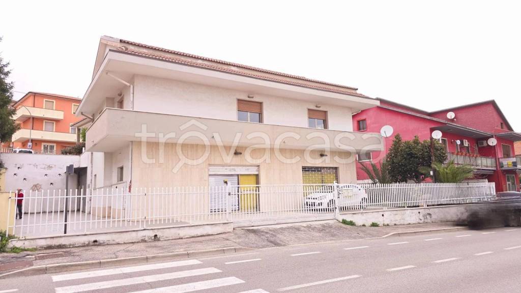 casa indipendente in vendita a Spoltore
