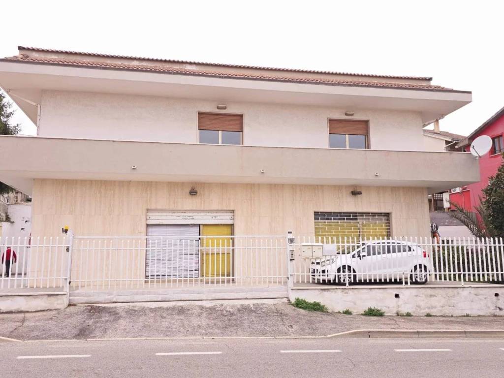 casa indipendente in vendita a Spoltore