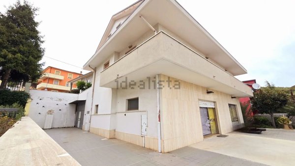 casa indipendente in vendita a Spoltore