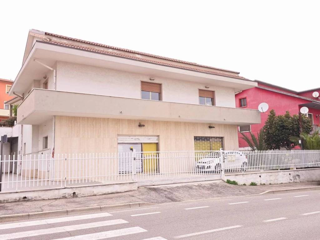 casa indipendente in vendita a Spoltore