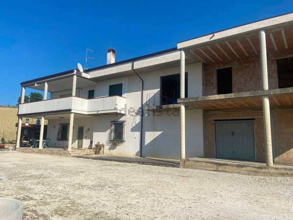 casa indipendente in vendita a Spoltore in zona Villa Santa Maria