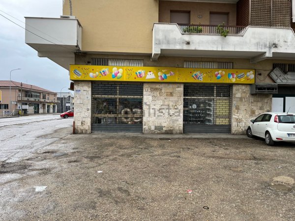 locale commerciale in vendita a Spoltore
