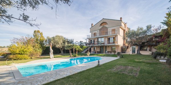 casa indipendente in vendita a Spoltore