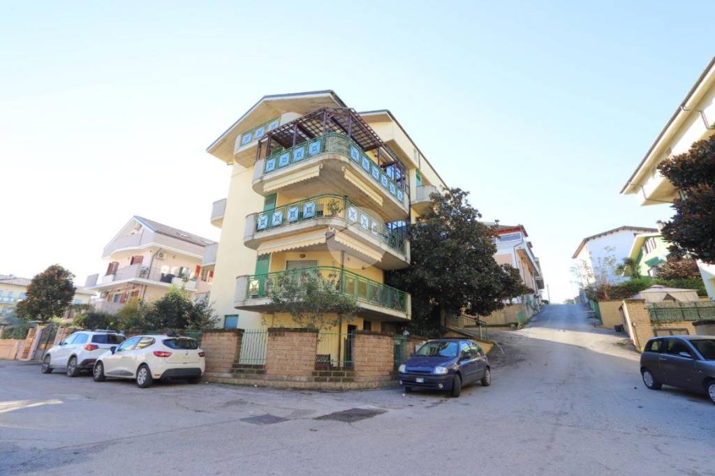 casa indipendente in vendita a Spoltore in zona Villa Raspa