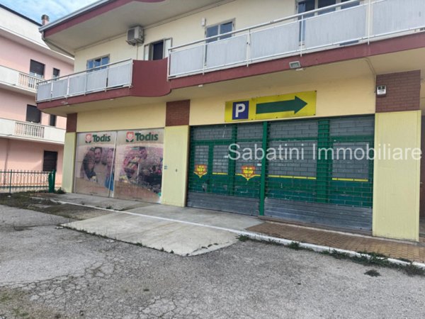 casa indipendente in vendita a Spoltore in zona Villa Raspa