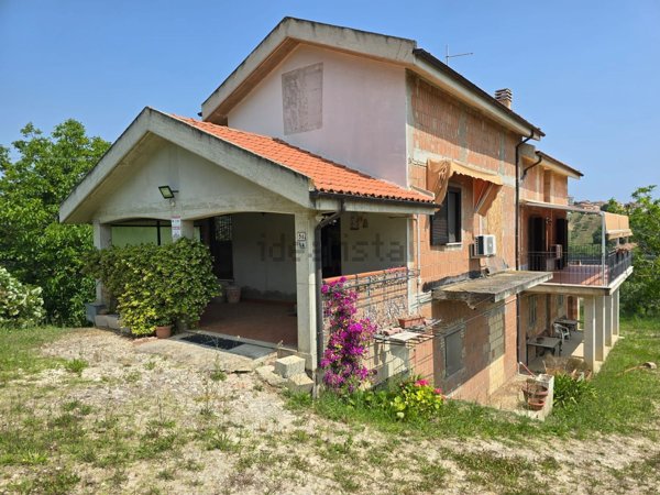 casa indipendente in vendita a Spoltore