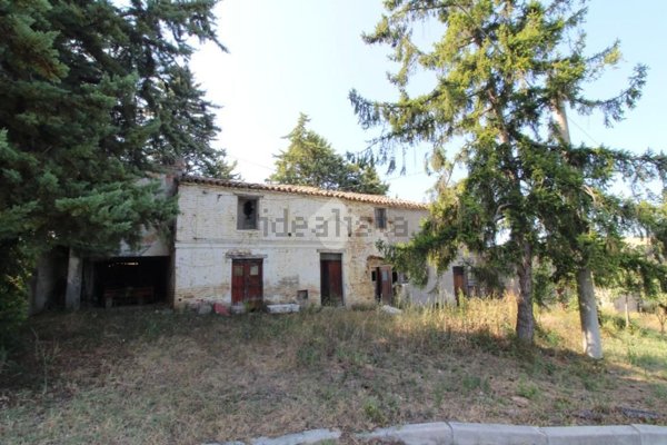 pentavano in vendita a Spoltore in zona Pescarina