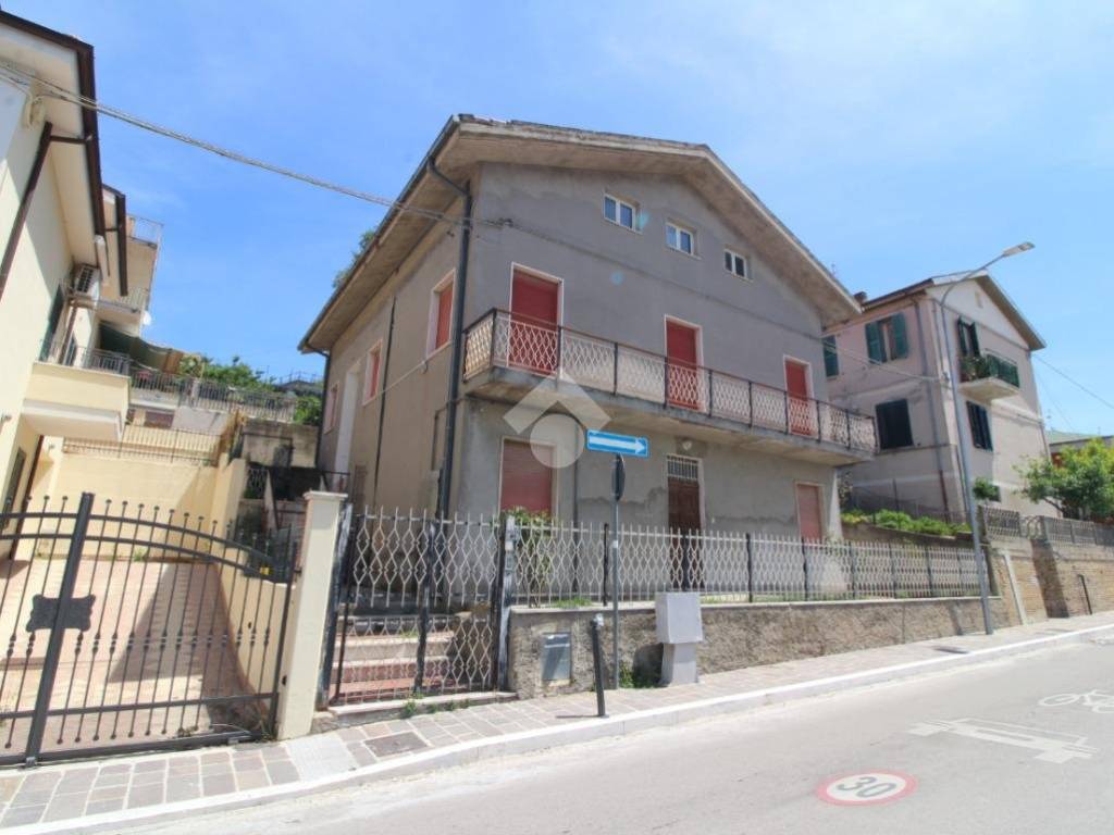 casa indipendente in vendita a Spoltore