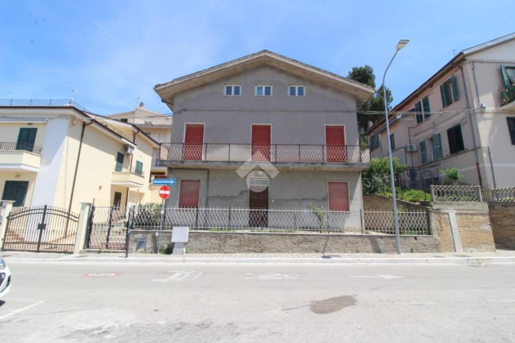 casa indipendente in vendita a Spoltore