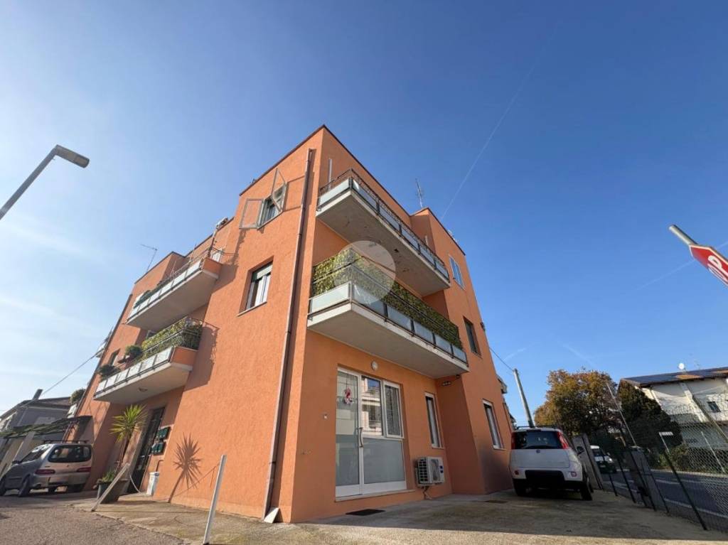 casa indipendente in vendita a Spoltore in zona Villa Raspa