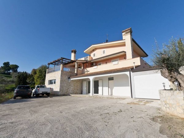 casa semindipendente in vendita a Spoltore