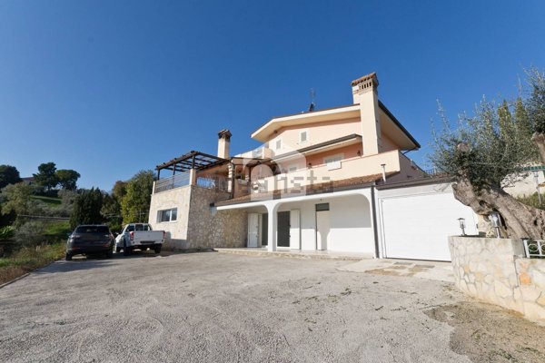 casa semindipendente in vendita a Spoltore