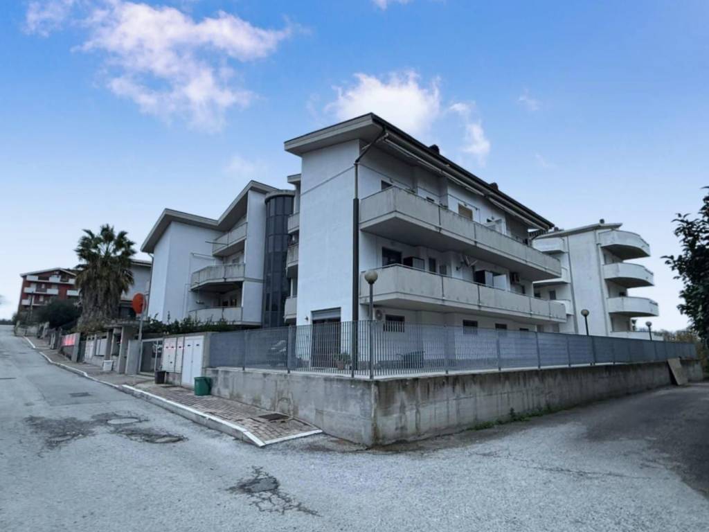 appartamento in vendita a Spoltore in zona Villa Raspa