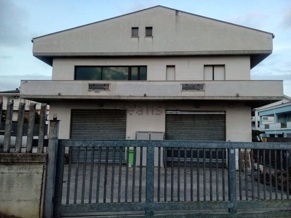 locale di sgombero in vendita a Spoltore in zona Santa Teresa