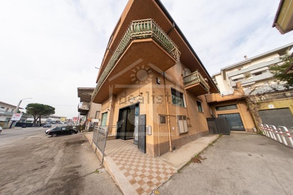 casa indipendente in vendita a Spoltore in zona Villa Raspa