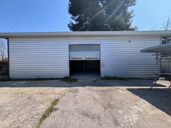 locale di sgombero in vendita a Spoltore in zona Santa Teresa